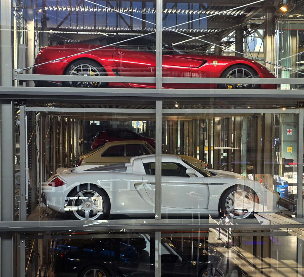 Porsche Carrera GT - Motorworld